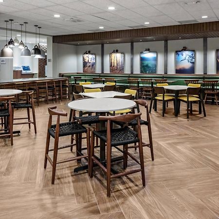 Отель Fairfield By Marriott Port Clinton Waterfront Экстерьер фото