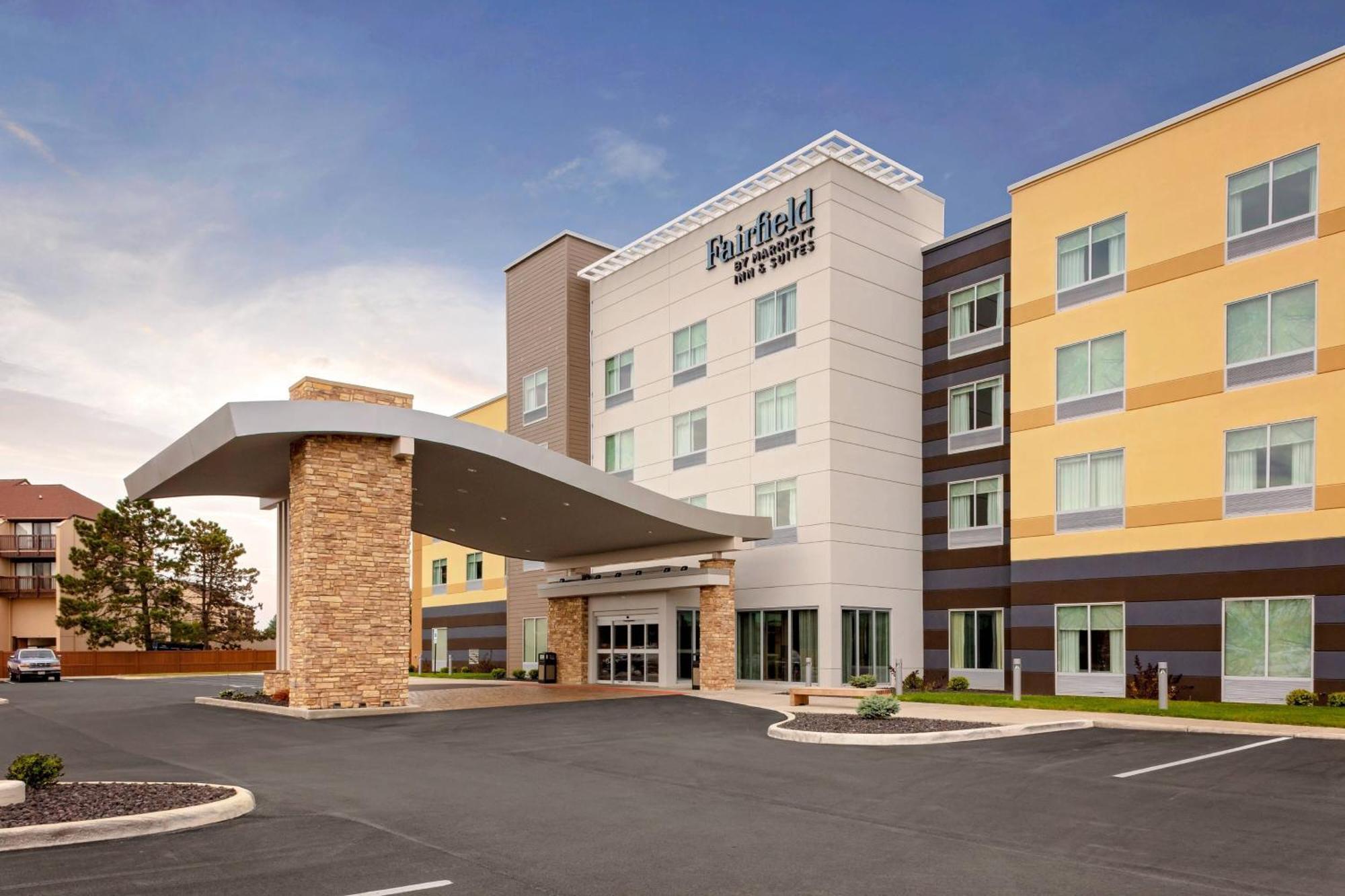 Отель Fairfield By Marriott Port Clinton Waterfront Экстерьер фото